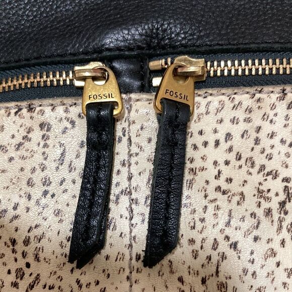 Fossil leather black and cow print Crossbody bag - Picture 7 of 9
